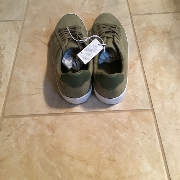 NWT Old Navy Green Sneakers - Picture 2 of 3